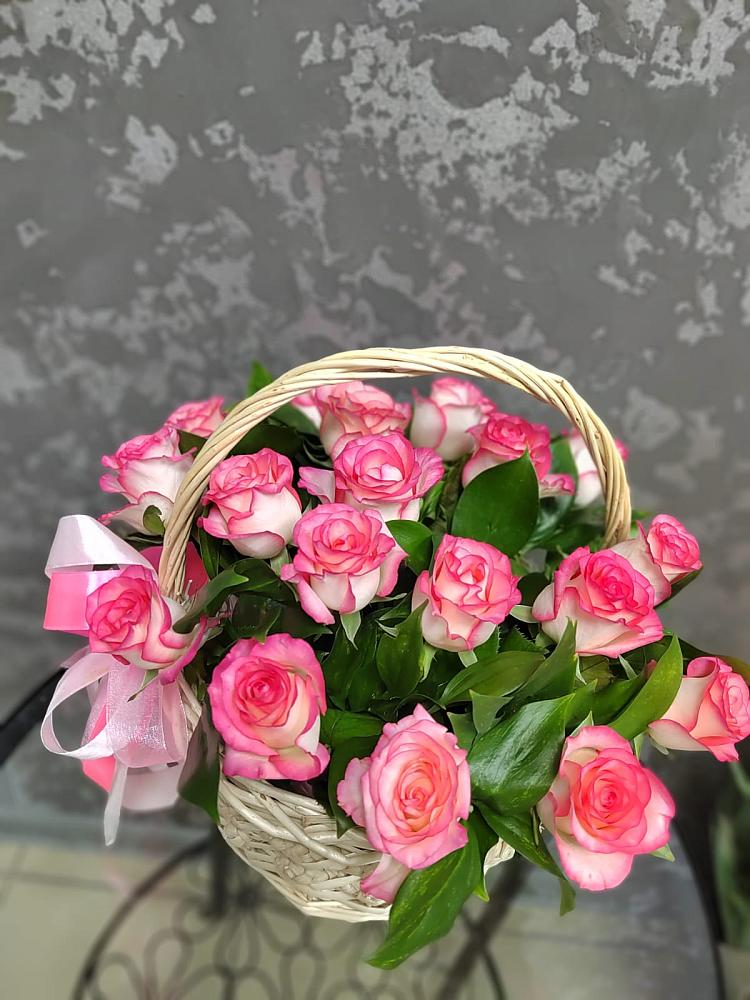 Цветочная композиция из Розы в корзине в Инзер