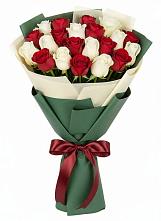 Букет Микс из красных и белых роз в Инзер
