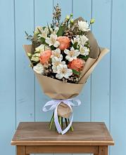 Букет цветов из:  Альстромерии, Лизиантусы, Розы и Хризантемы в Инзер