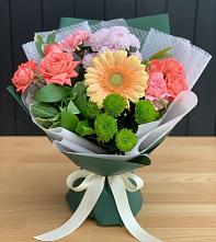 Букет цветов из:  Гвоздики, Розы, Герберы и Хризантемы #REPLACE_PRED# Инзер