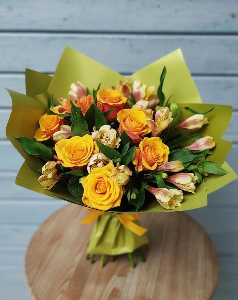 Букет цветов из: Альстромерии и Розы в Инзер