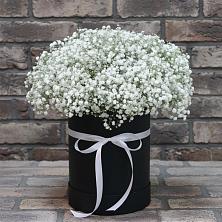 Цветочная композиция из Гипсофила в шляпной коробке в Инзер